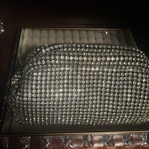 OUT OF STOCK!!!!!
Diva Elegant bling clutch